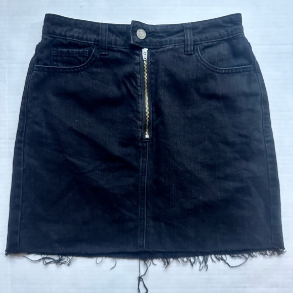 Hollister Dresses & Skirts - Hollister black womens denim skirt size 5/27